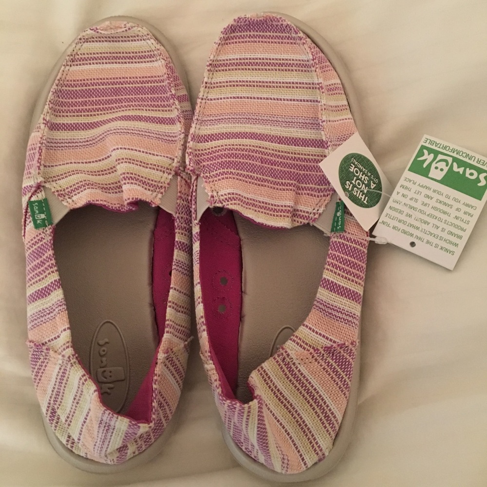 Sanuk slip-ons